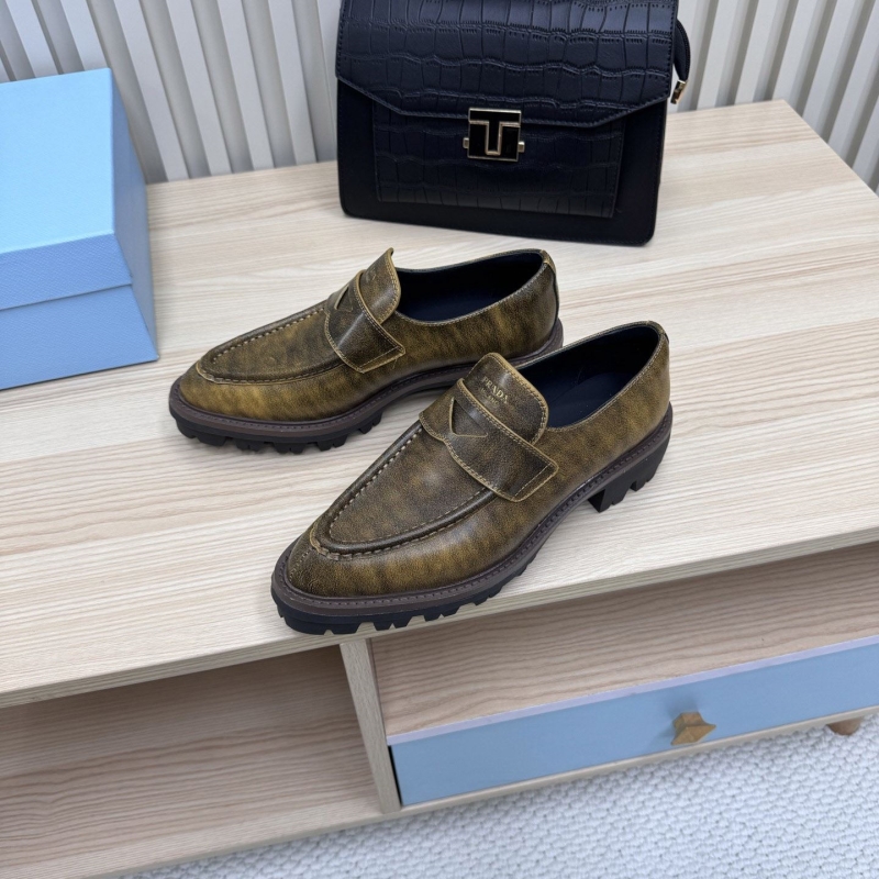 Pra*a leather shoes